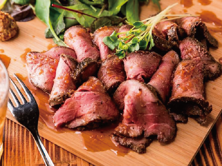 低温でじっくりと焼き上げた自家製ローストビーフ